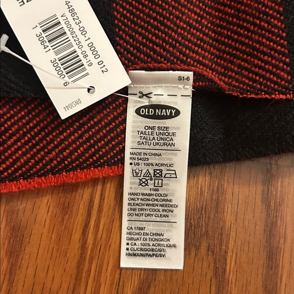 Old Navy Red Plaid Scarf - Picture 7 of 8